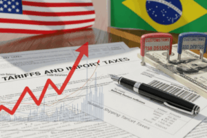 Cena simbólica representando as Tarifas de Trump em 2025, com gráficos de impacto econômico e bandeiras do Brasil, China e Estados Unidos ao fundo.